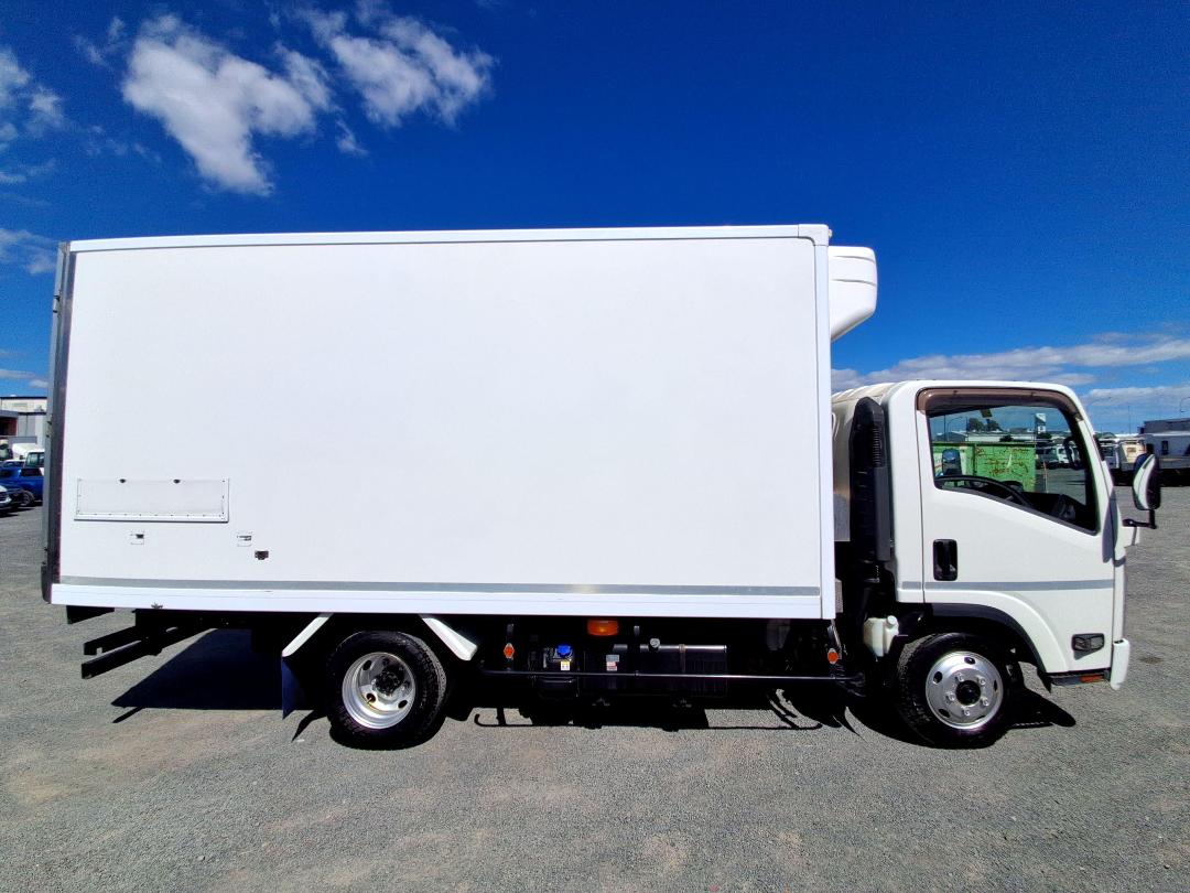 Photo '3' of Isuzu ELF Chiller Photo '3' of Isuzu ELF Chiller