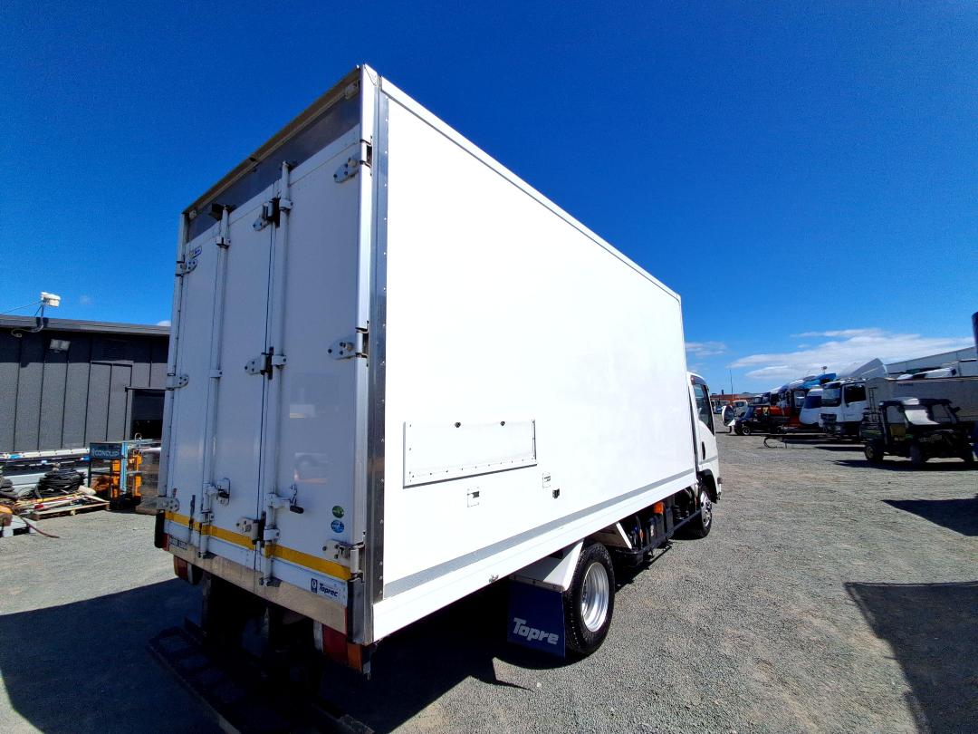 Photo '4' of Isuzu ELF Chiller Photo '4' of Isuzu ELF Chiller