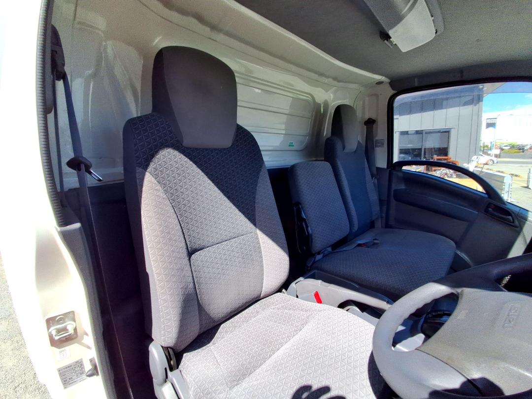 Photo '15' of Isuzu ELF Chiller Photo '15' of Isuzu ELF Chiller