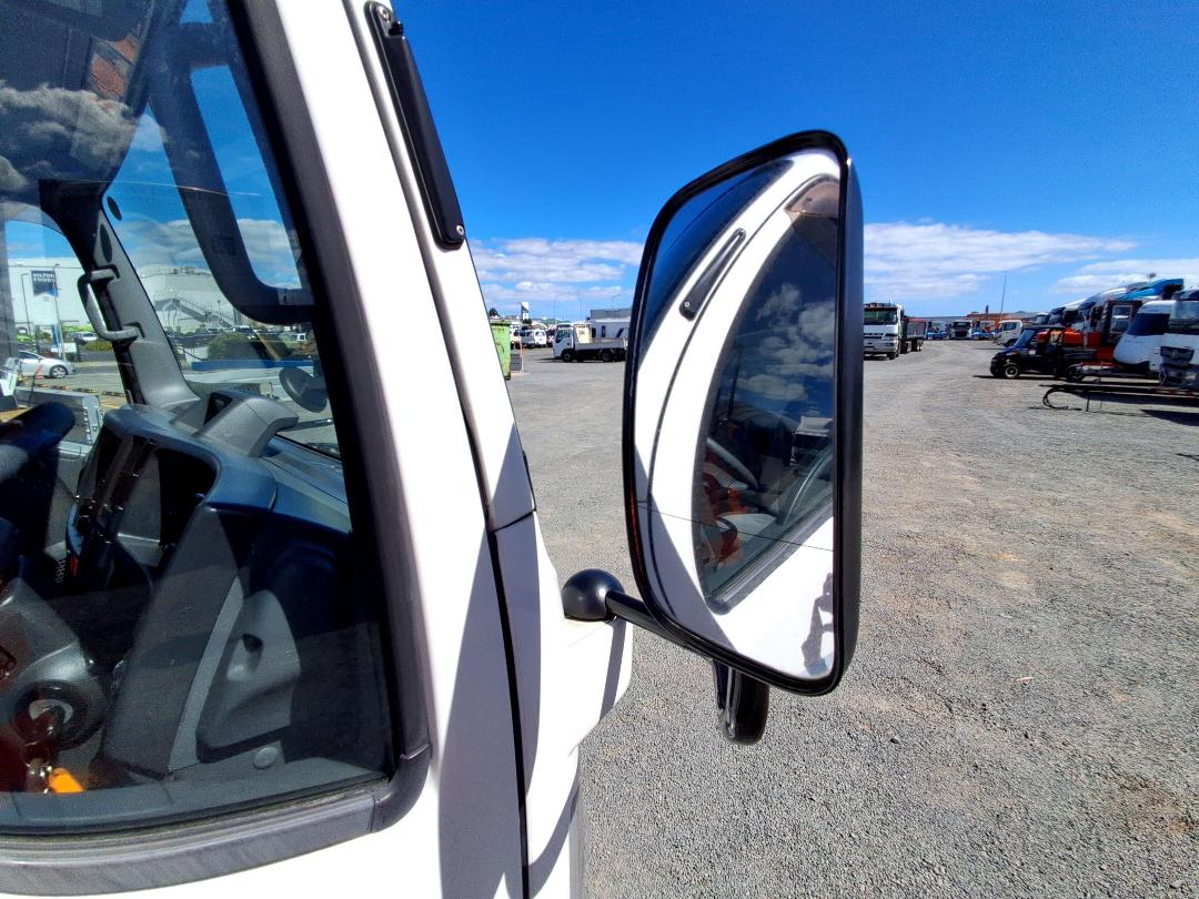 Photo '20' of Isuzu ELF Chiller Photo '20' of Isuzu ELF Chiller