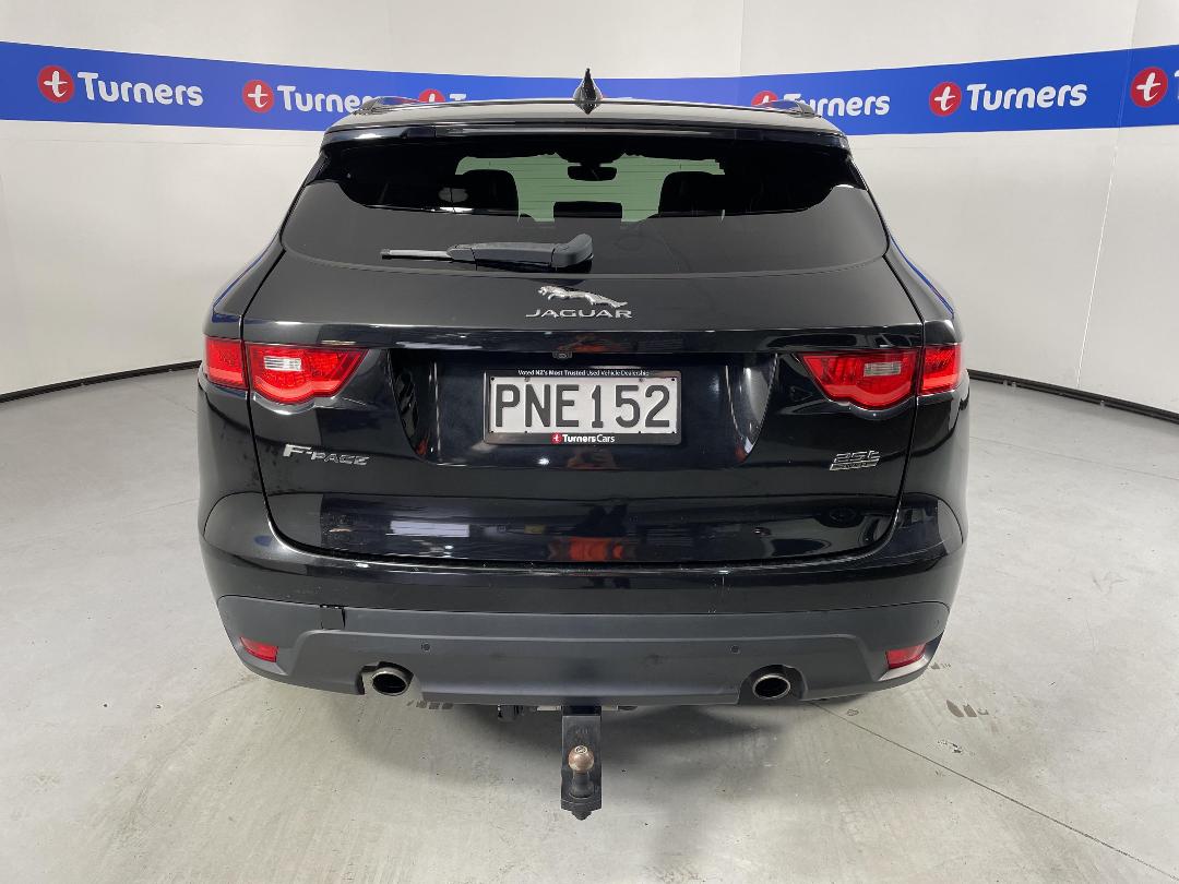 Photo '6' of Jaguar F-Pace