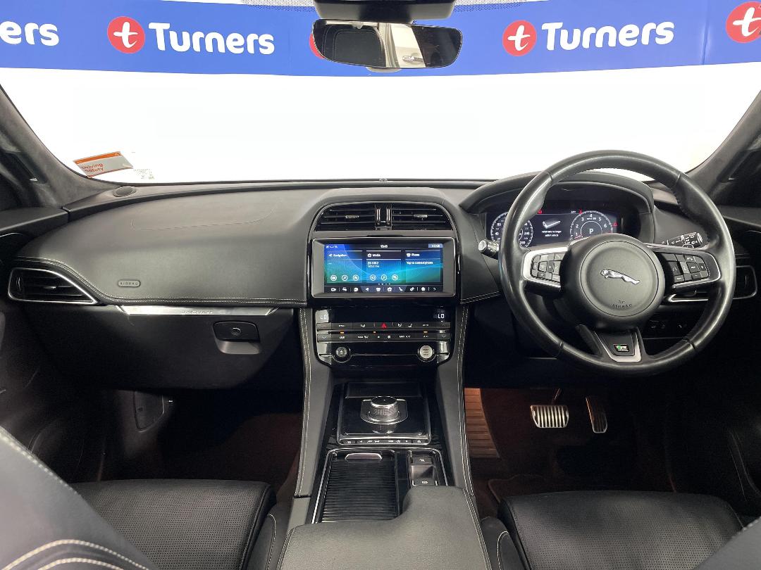 Photo '17' of Jaguar F-Pace