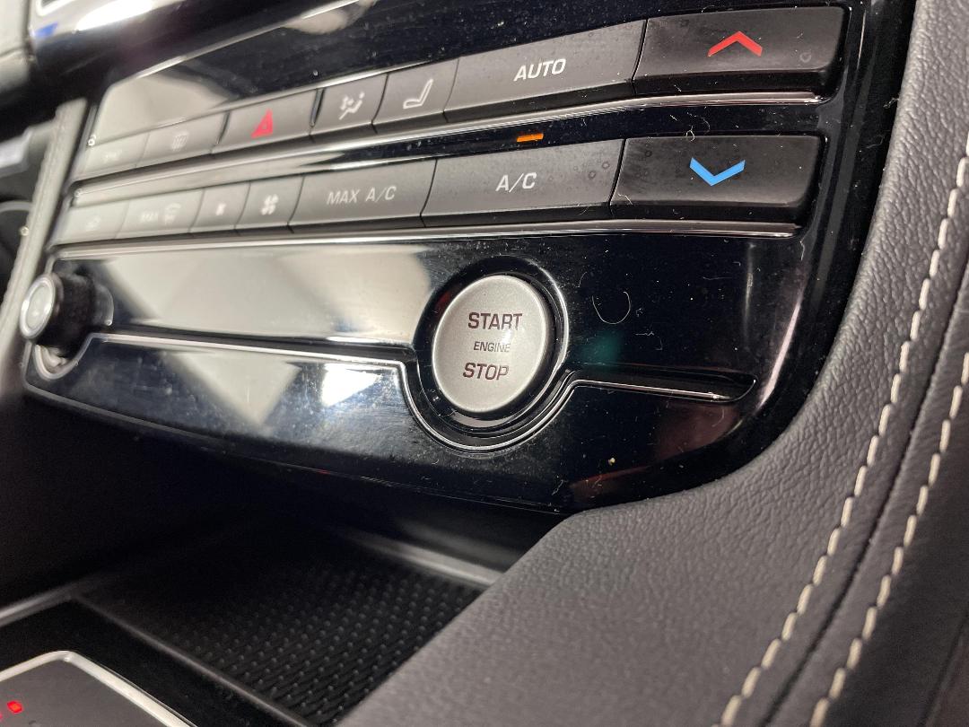 Photo '32' of Jaguar F-Pace