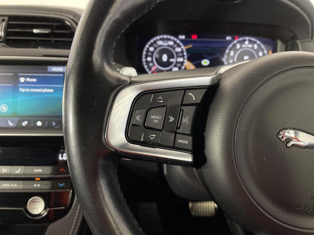 Photo '36' of Jaguar F-Pace