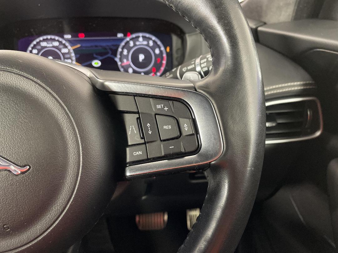 Photo '37' of Jaguar F-Pace