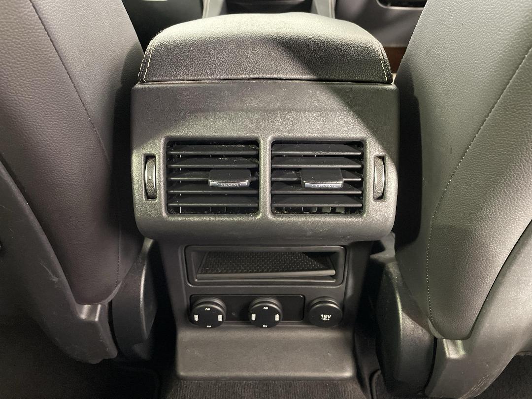 Photo '40' of Jaguar F-Pace