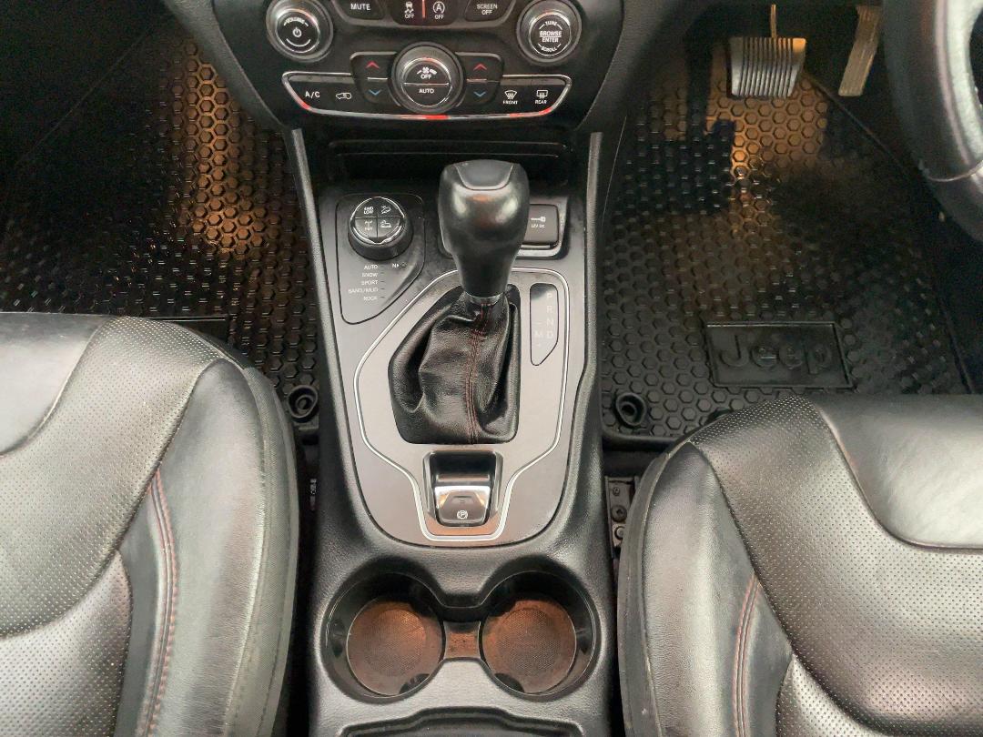 Photo '18' of Jeep Cherokee