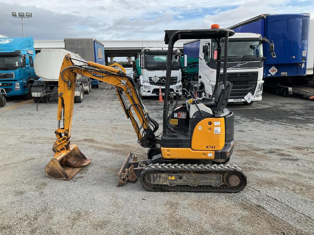 Photo '7' of KATO 17VYE Excavator