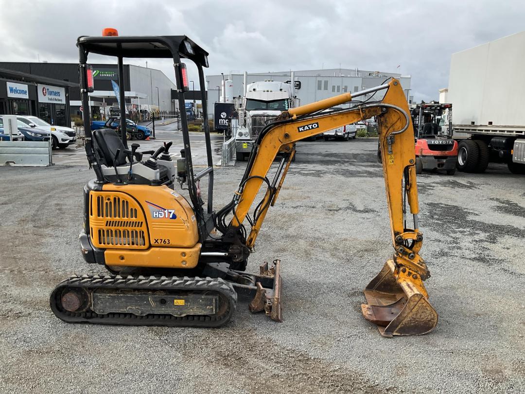 Photo '3' of KATO 17VYE Excavator