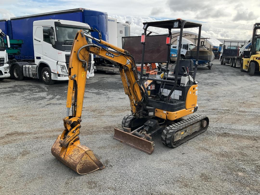 Photo '9' of KATO 17VYE Excavator