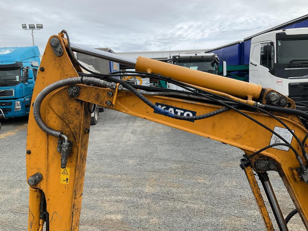 Photo '17' of KATO 17VYE Excavator