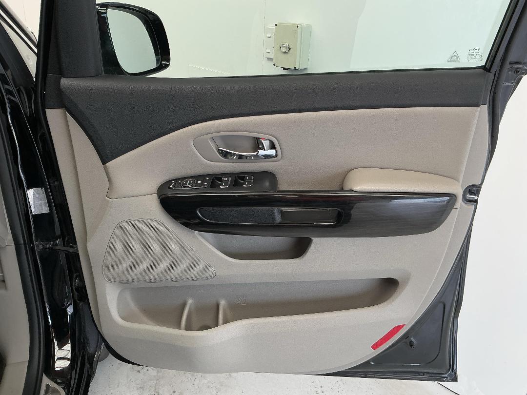 Photo '15' of KIA Carnival