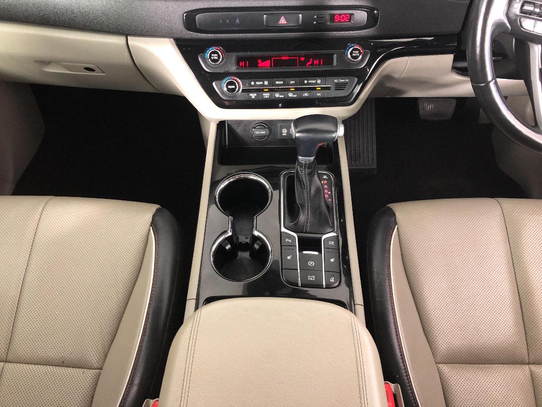 Photo '18' of KIA Carnival