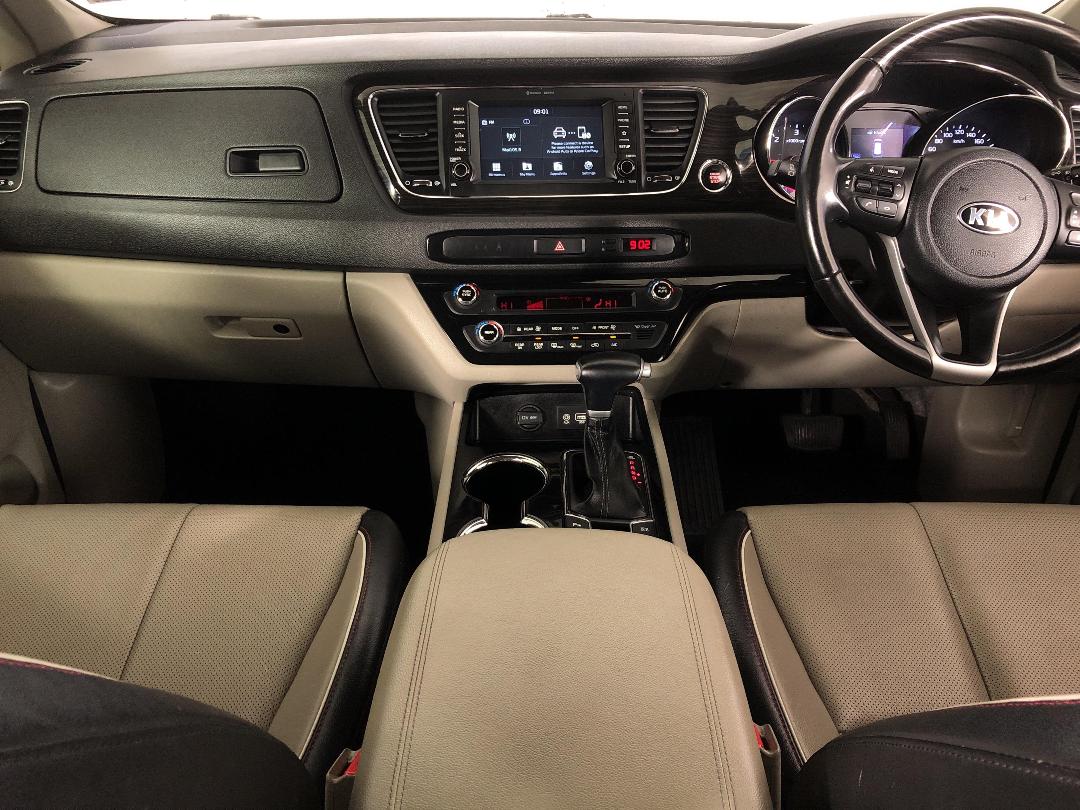 Photo '17' of KIA Carnival