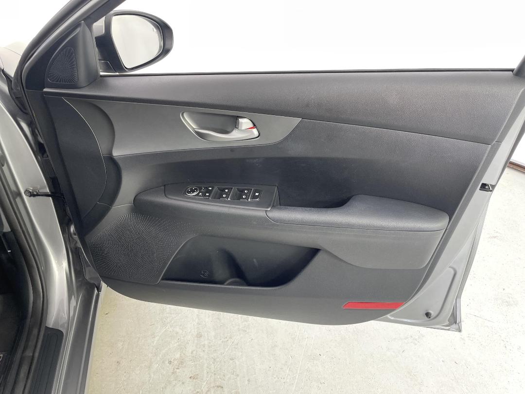 Photo '15' of KIA Cerato