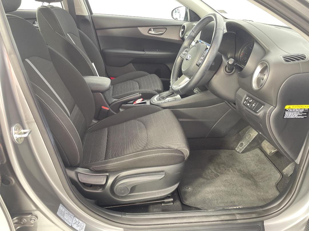 Photo '16' of KIA Cerato