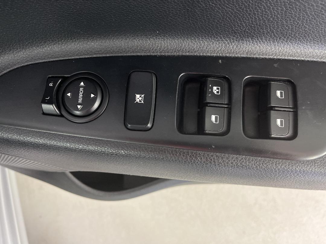 Photo '23' of KIA RIO