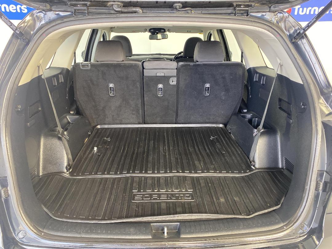 Photo '14' of KIA Sorento Photo '14' of KIA Sorento