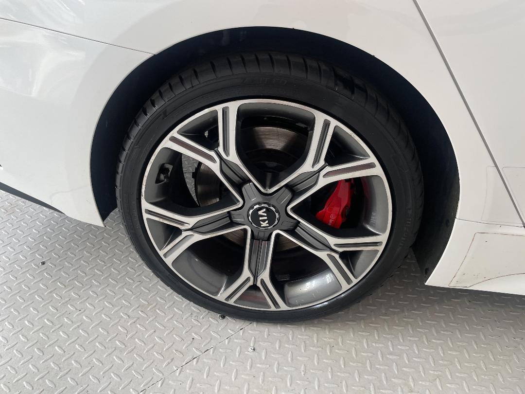 Photo '12' of KIA Stinger