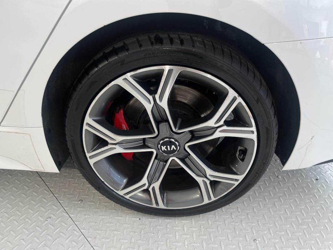 Photo '11' of KIA Stinger