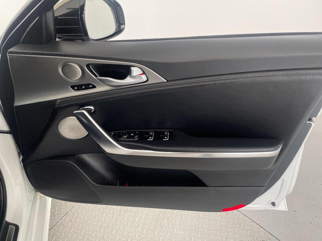 Photo '15' of KIA Stinger