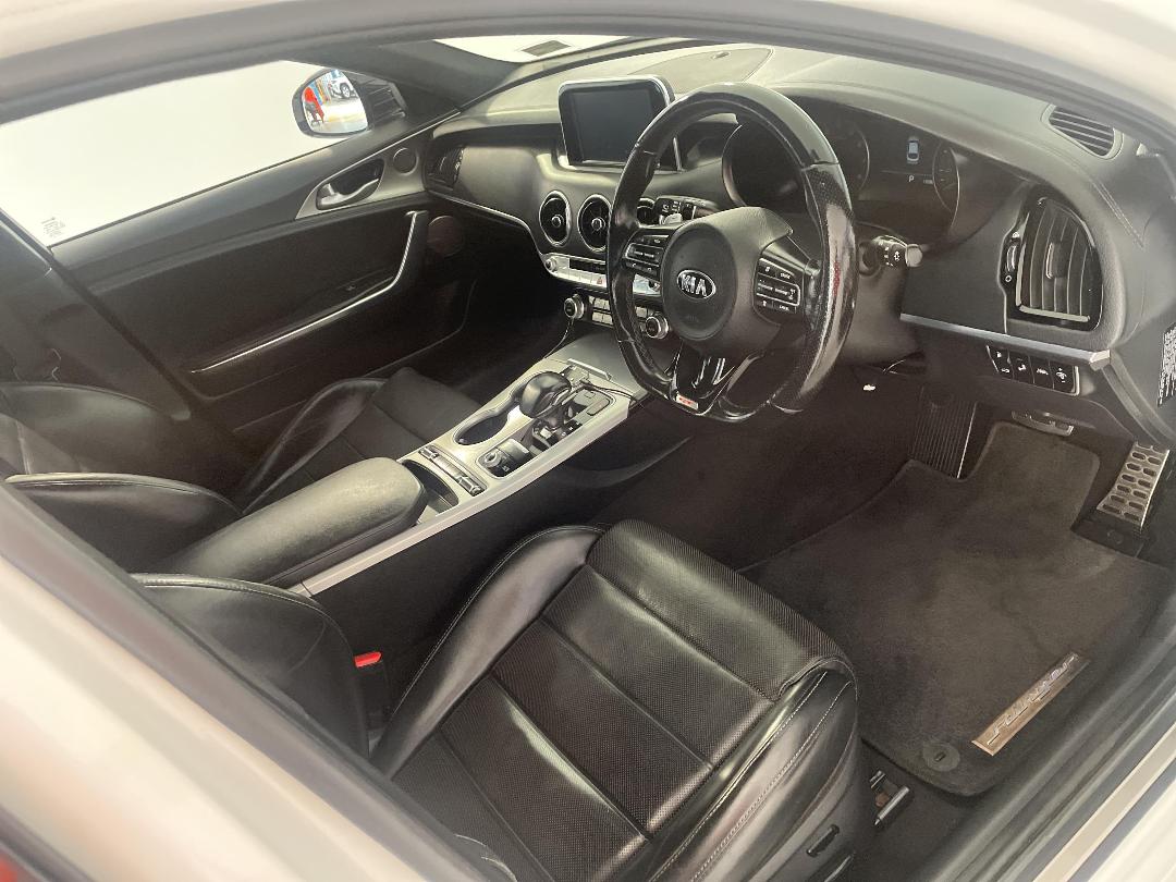 Photo '16' of KIA Stinger