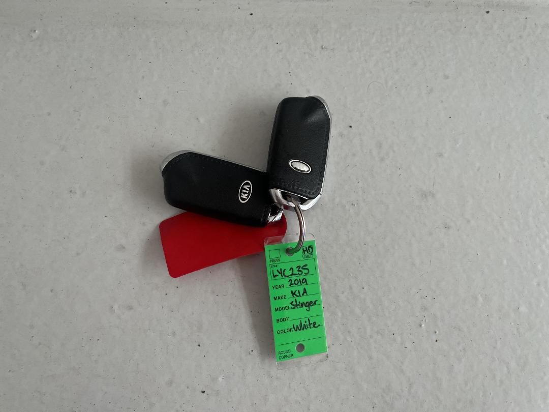 Photo '22' of KIA Stinger