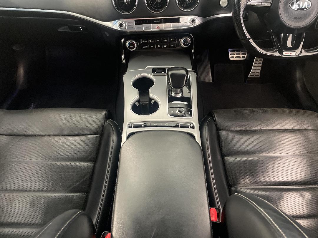 Photo '18' of KIA Stinger