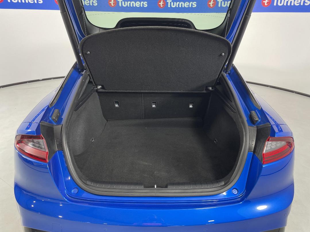 Photo '14' of KIA Stinger Photo '14' of KIA Stinger