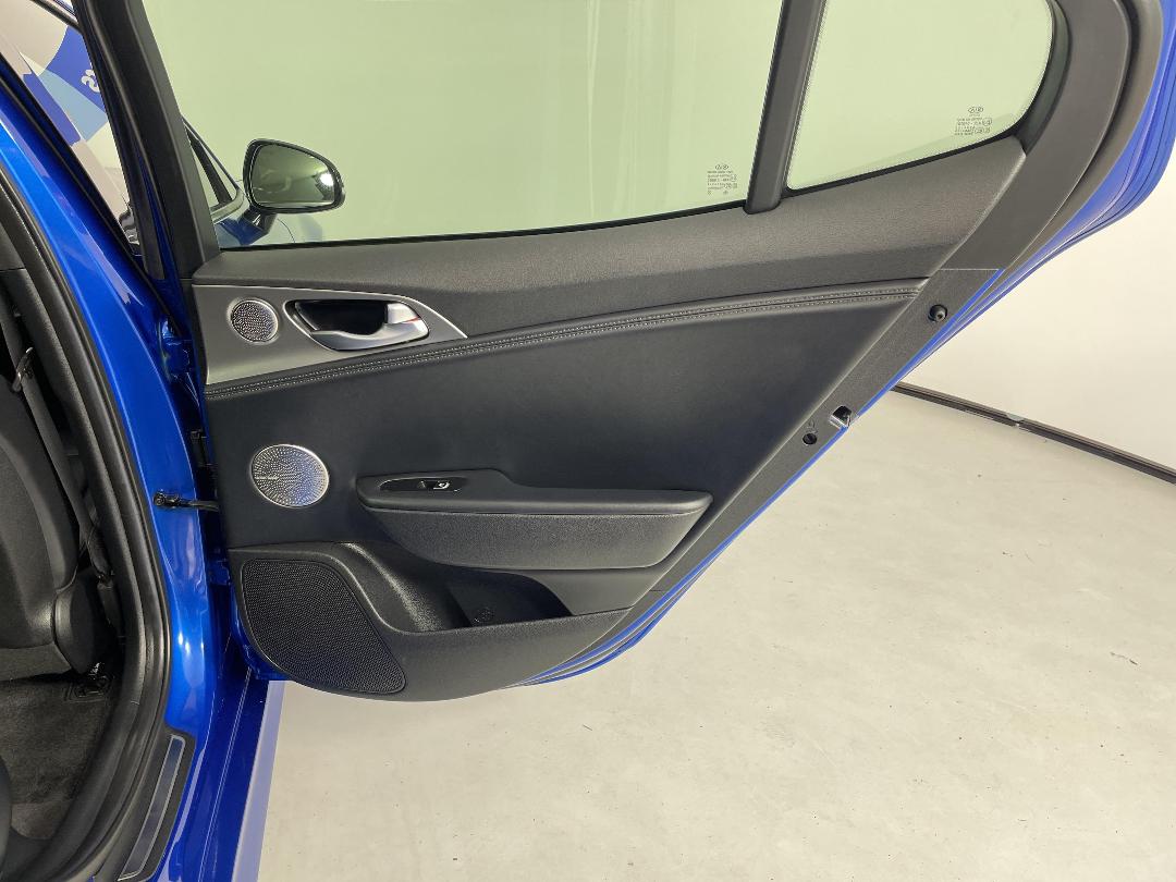 Photo '19' of KIA Stinger Photo '19' of KIA Stinger