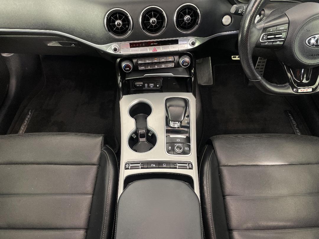 Photo '18' of KIA Stinger Photo '18' of KIA Stinger