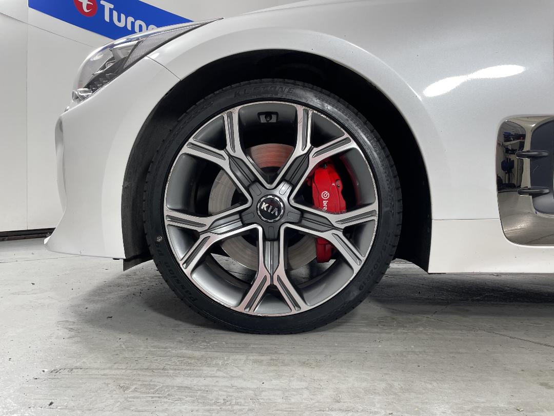 Photo '10' of KIA Stinger