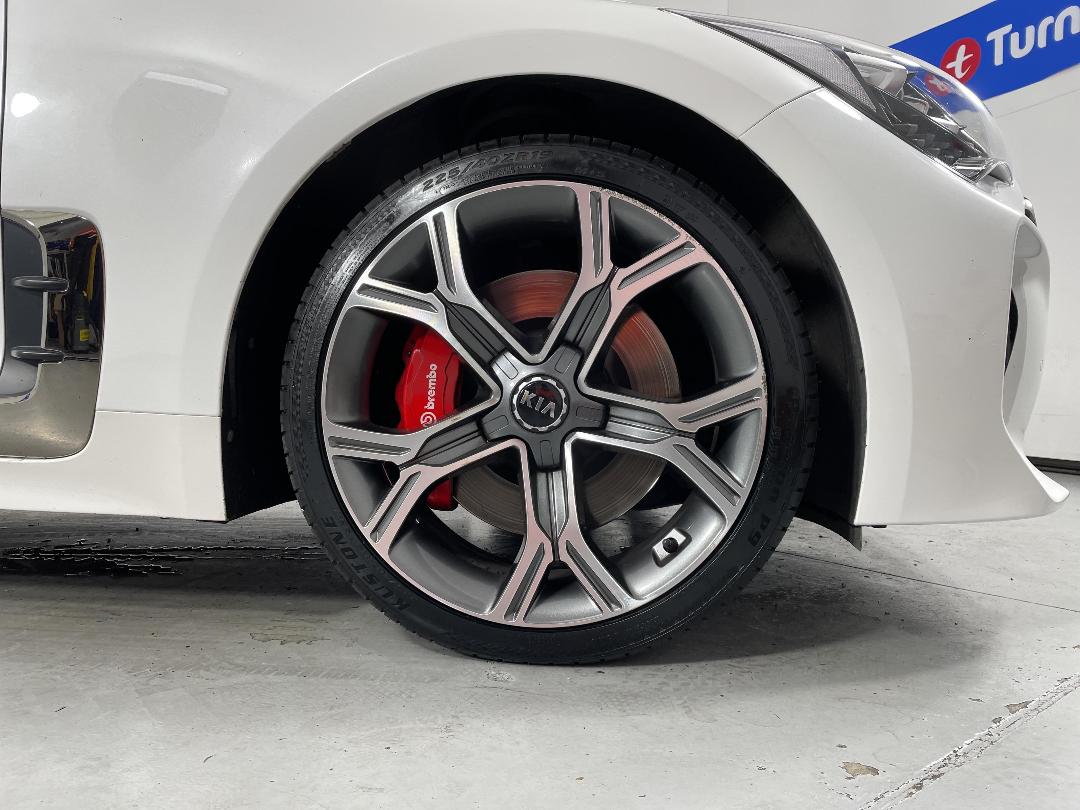 Photo '9' of KIA Stinger