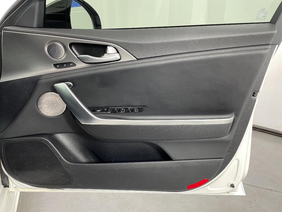 Photo '15' of KIA Stinger