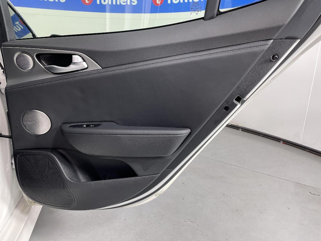 Photo '19' of KIA Stinger