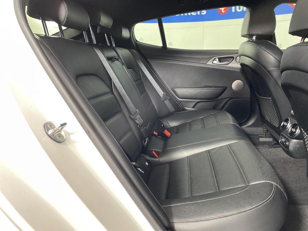 Photo '20' of KIA Stinger