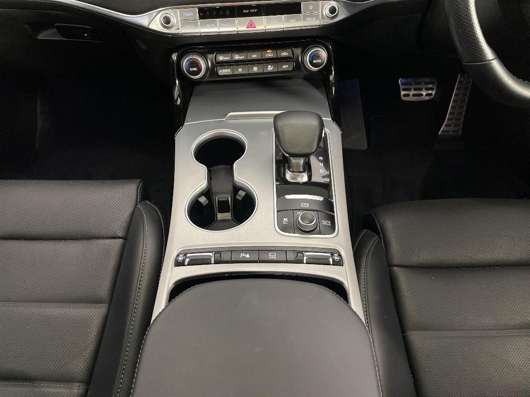 Photo '18' of KIA Stinger