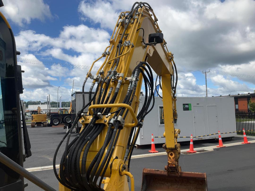 Photo '27' of Komatsu PC88MR-10 Excavator