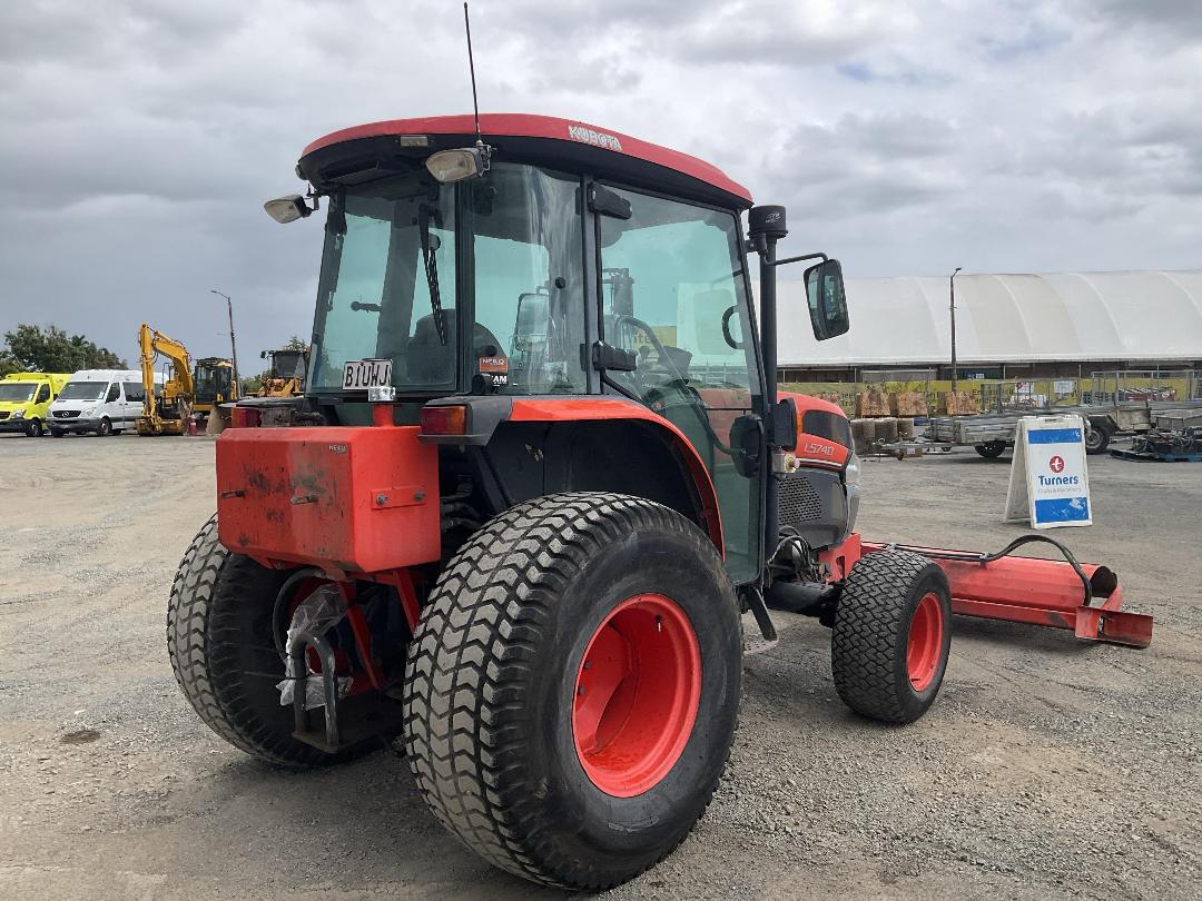 Photo '4' of Kubota L5740 Sweeper