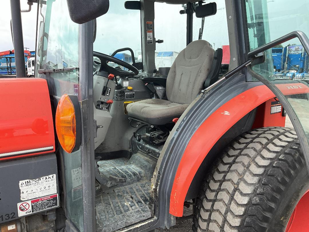 Photo '11' of Kubota L5740 Sweeper