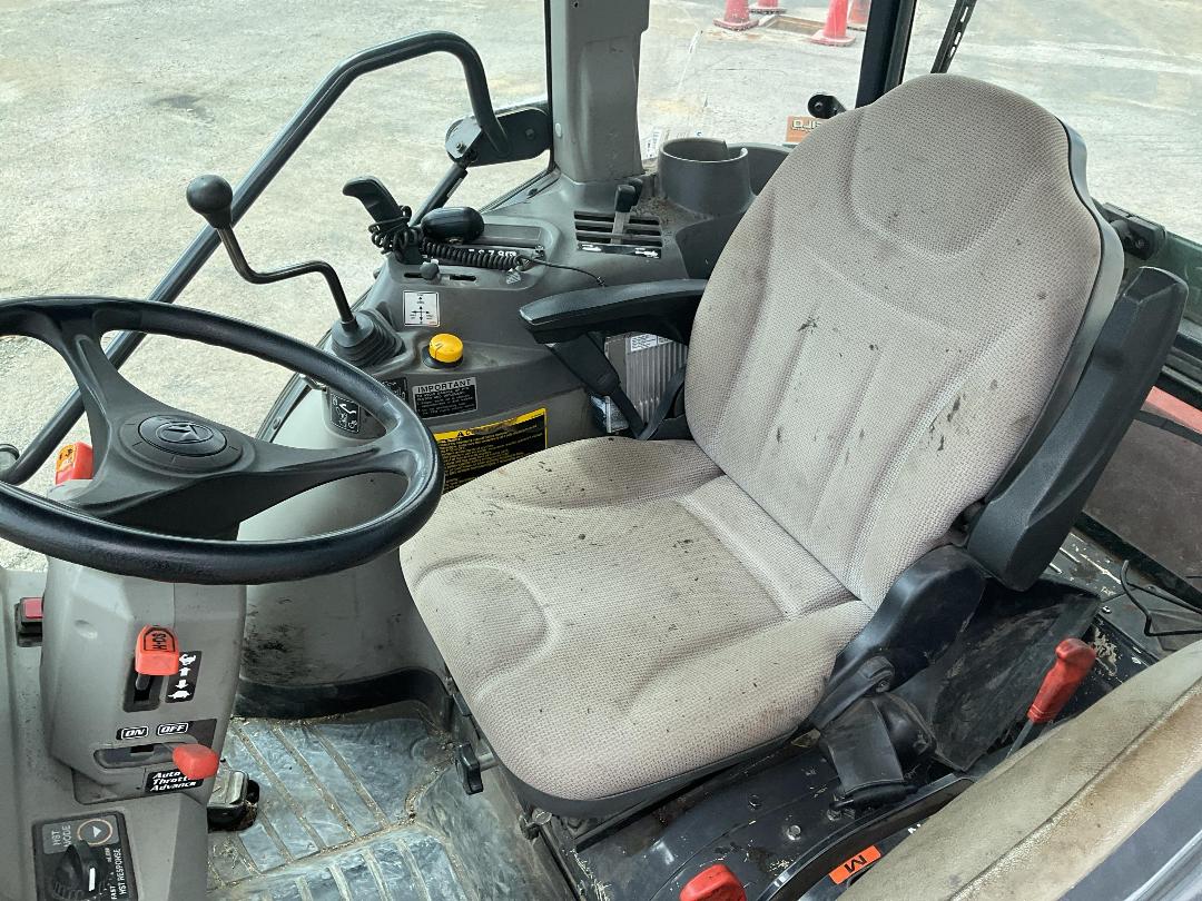 Photo '12' of Kubota L5740 Sweeper