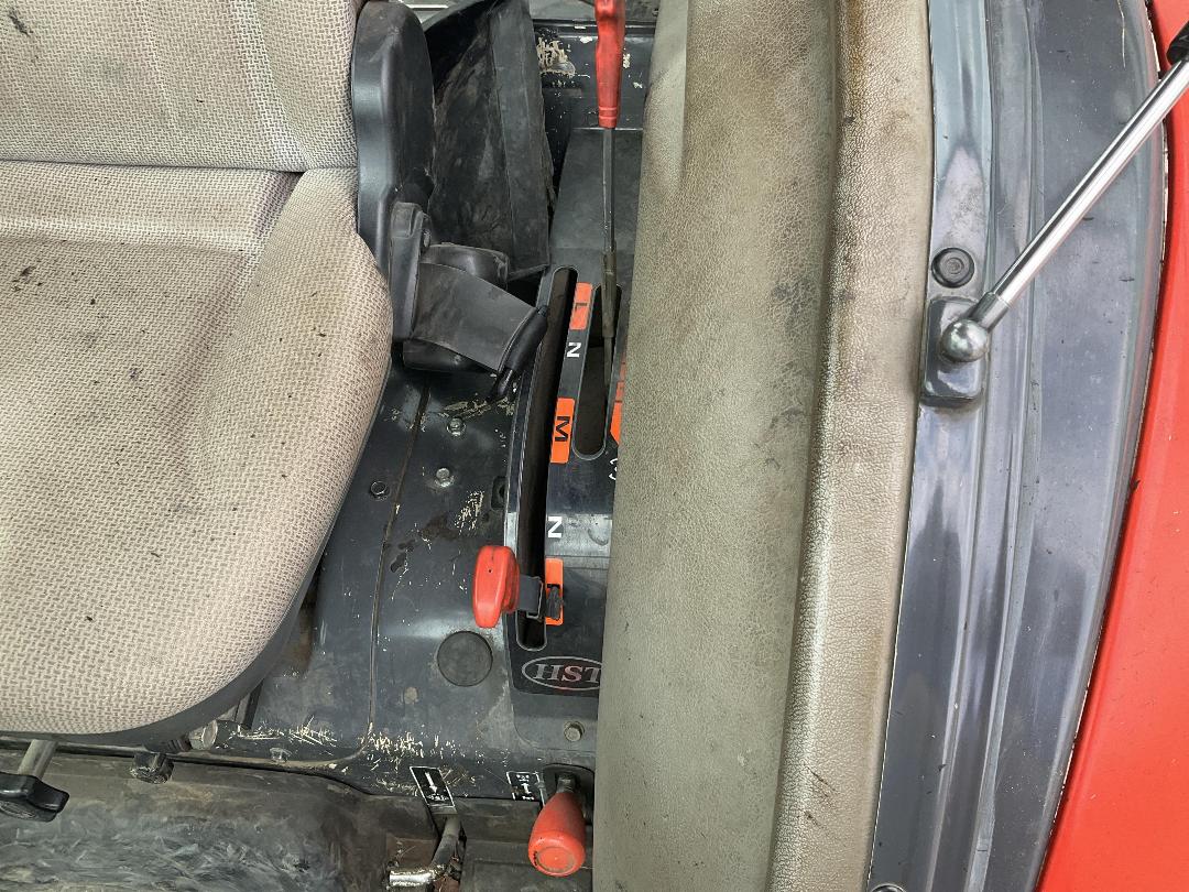 Photo '18' of Kubota L5740 Sweeper