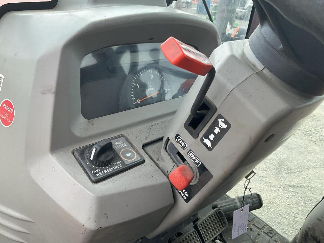 Photo '17' of Kubota L5740 Sweeper