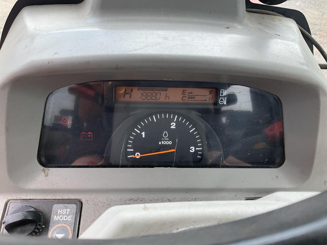 Photo '23' of Kubota L5740 Sweeper