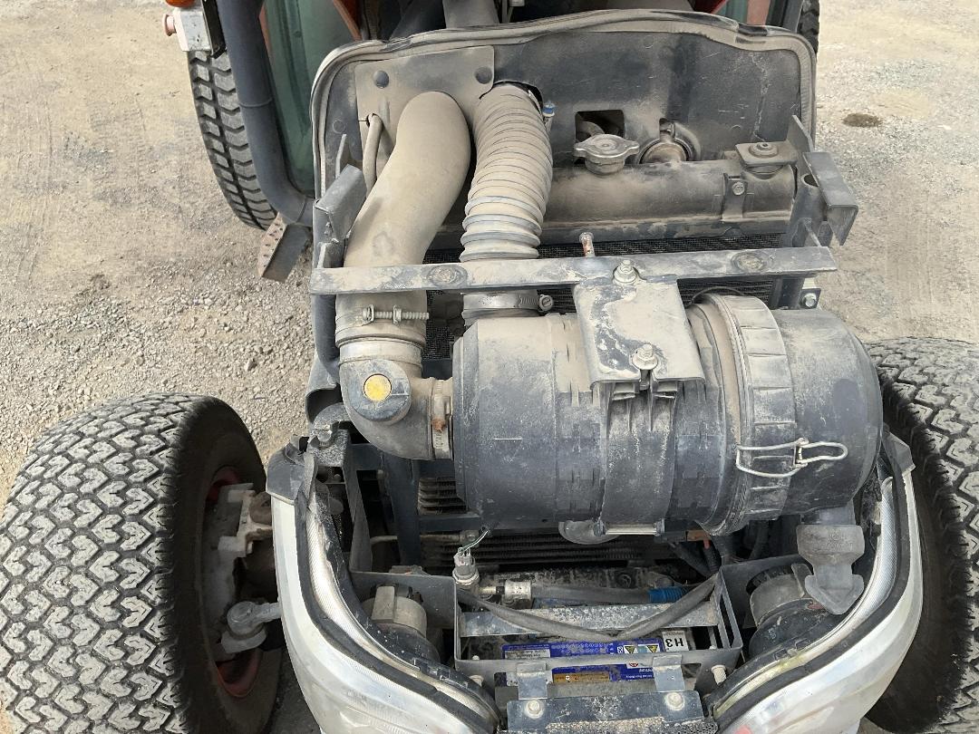 Photo '29' of Kubota L5740 Sweeper