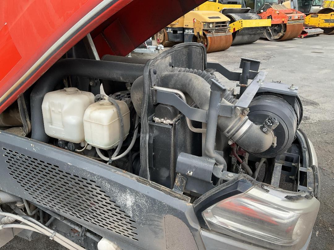 Photo '33' of Kubota L5740 Tractor