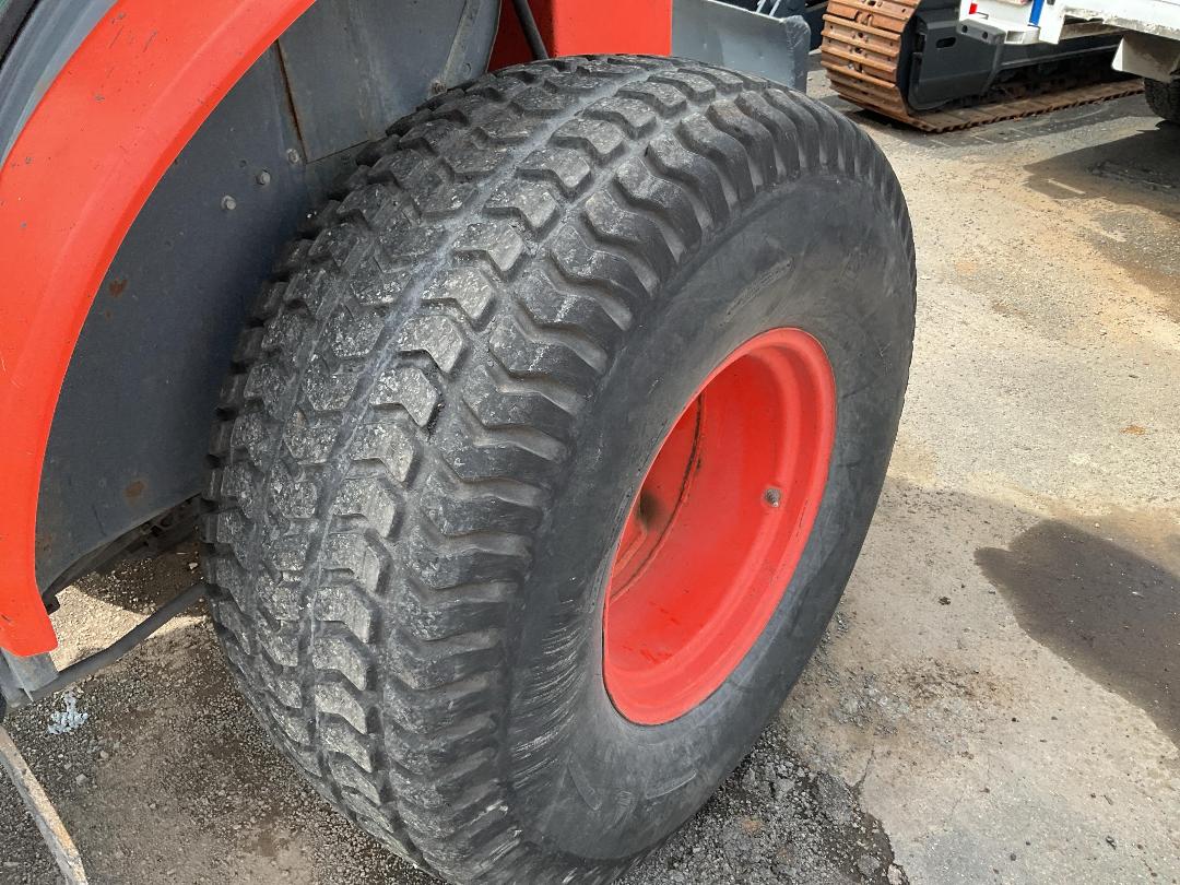 Photo '42' of Kubota L5740 Tractor