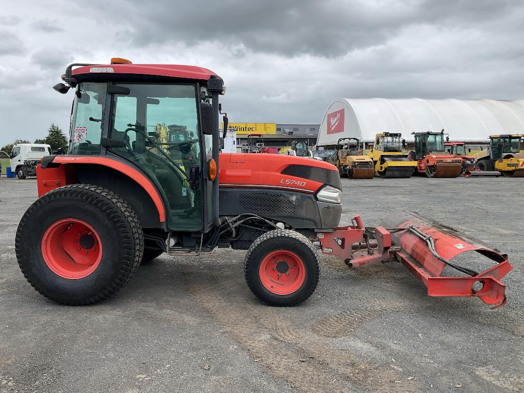 Photo '3' of Kubota L5740 Tractor