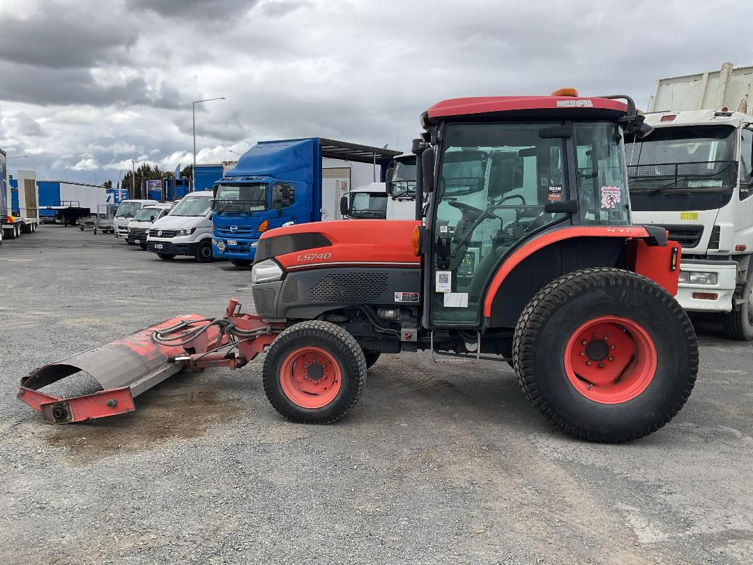 Photo '7' of Kubota L5740 Tractor
