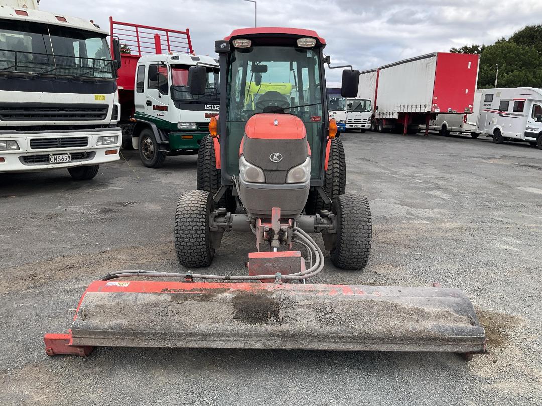 Photo '10' of Kubota L5740 Tractor